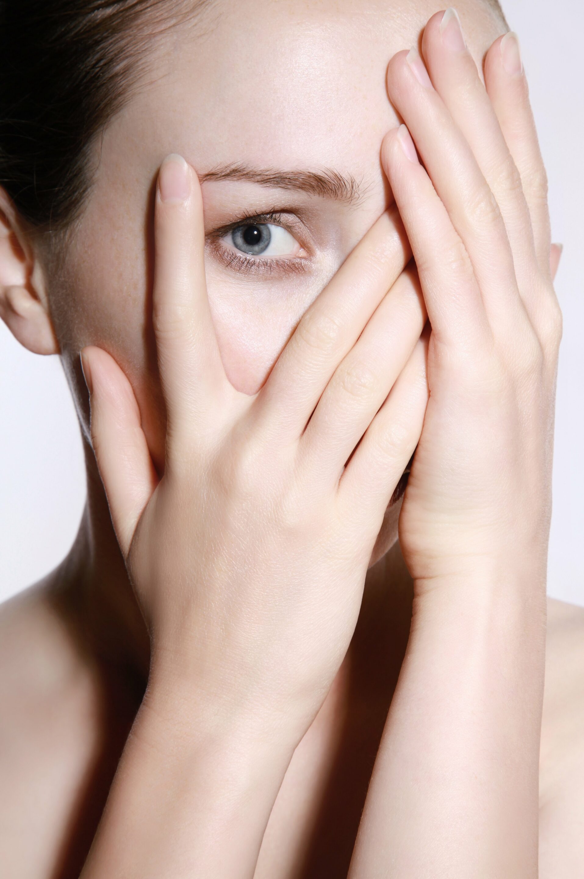Femme empathique culpabilité dire non sans culpabiliser cache visage